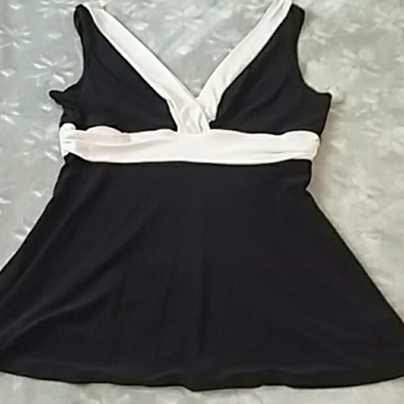 White House Black Market Top - Picture 3 of 5